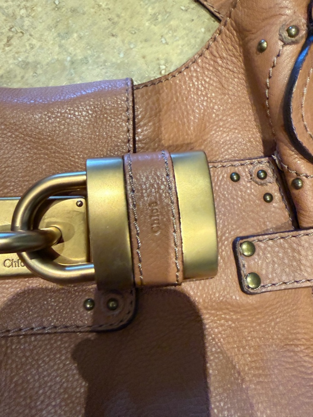 Chloe leather Shoulder Bag in Tan - Classic Women's Handbag - Picture 3 of 8
